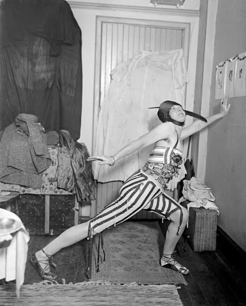 la-baronne-elsa-von-freytag-loringhoven-new-york-7-decembre-1915_aware_women-artists_artistes-femmes